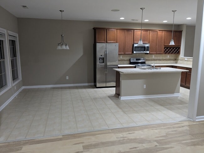 Building Photo - 1011 Blue Bonnet Ct