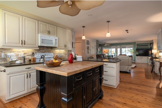 Building Photo - Waterfront Property