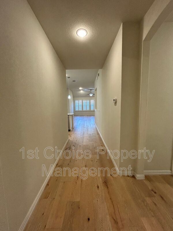 Building Photo - 952 Pinnacle Ridge Rd