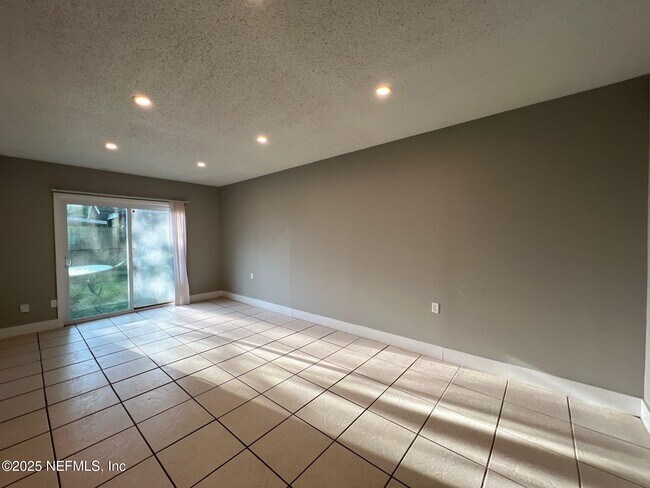 Building Photo - 9028 Castle Blvd