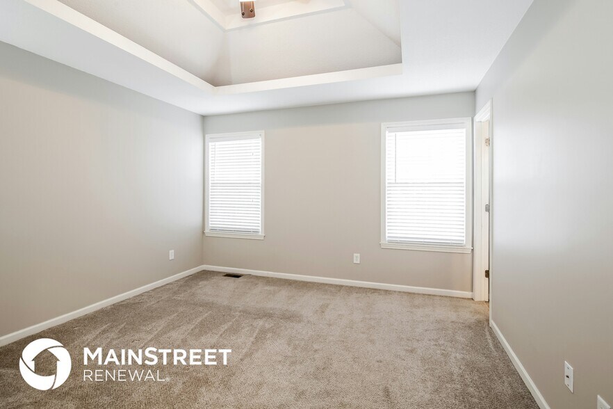 Building Photo - 1700 Cove Dr