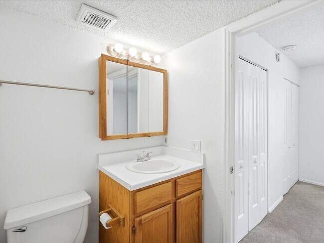 Building Photo - 3250 Oneal Cir