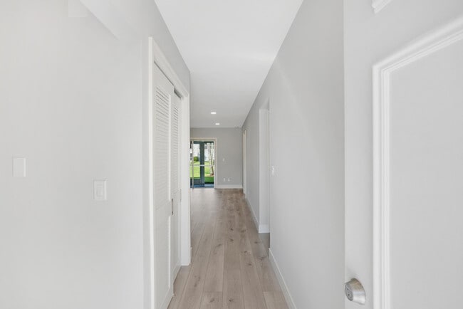 Building Photo - 18081 SE Country Club Dr