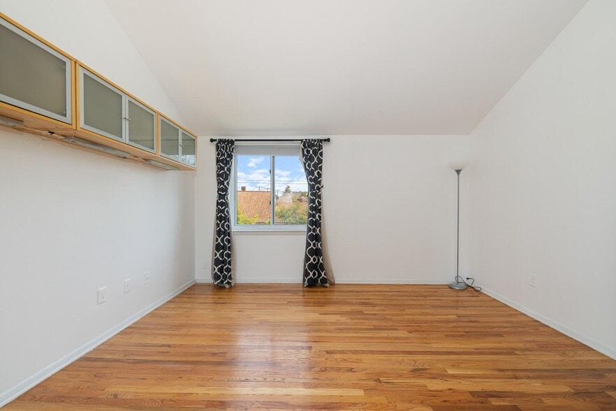 Building Photo - 743 10th St