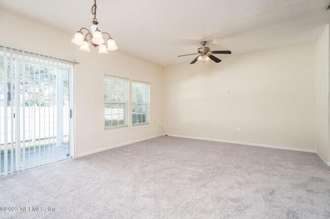 Building Photo - 3 bedroom in Jacksonville FL 32218