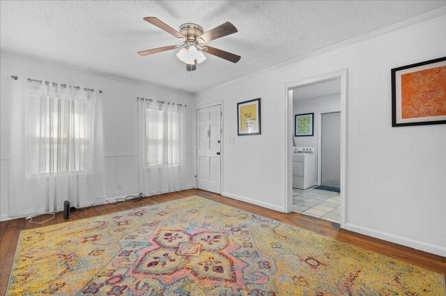 Building Photo - 1306 E 53rd St