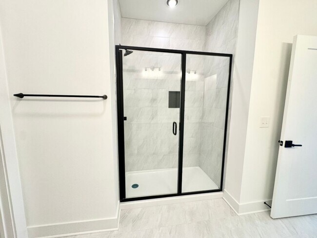 Building Photo - Beautiful NEW 2-Bed, 2- Bath Apartment in Rock Hill!