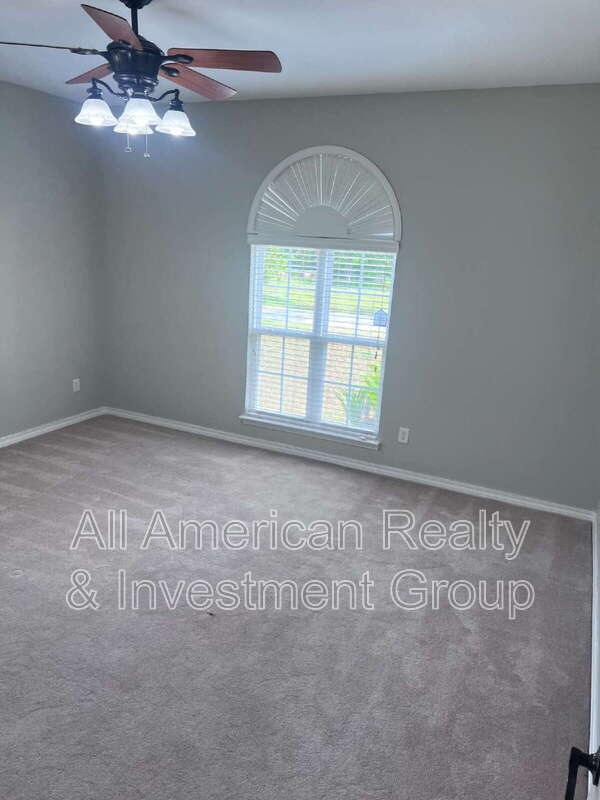 Building Photo - 105 Par Ct