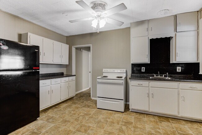 Building Photo - Midtown 1BR with appliances included