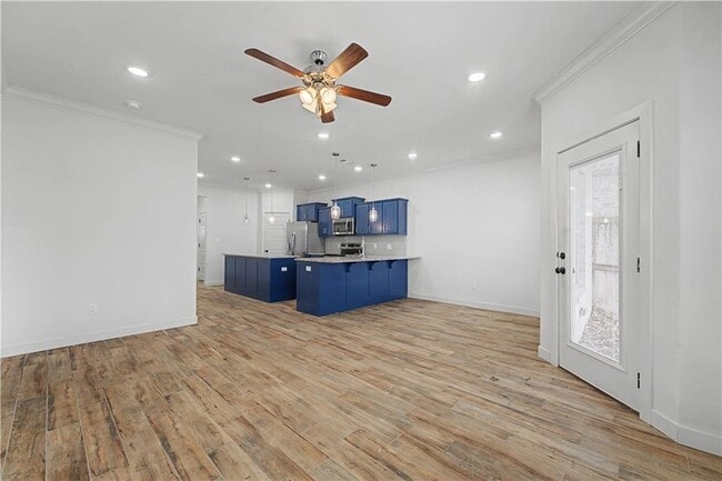 Building Photo - 3215 SW Hillstone Ave