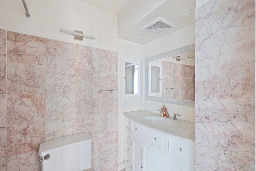 Building Photo - 200 Winston Dr