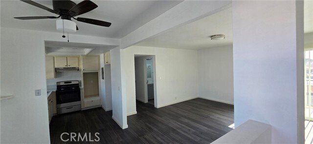 Building Photo - 840 S Anaheim Blvd