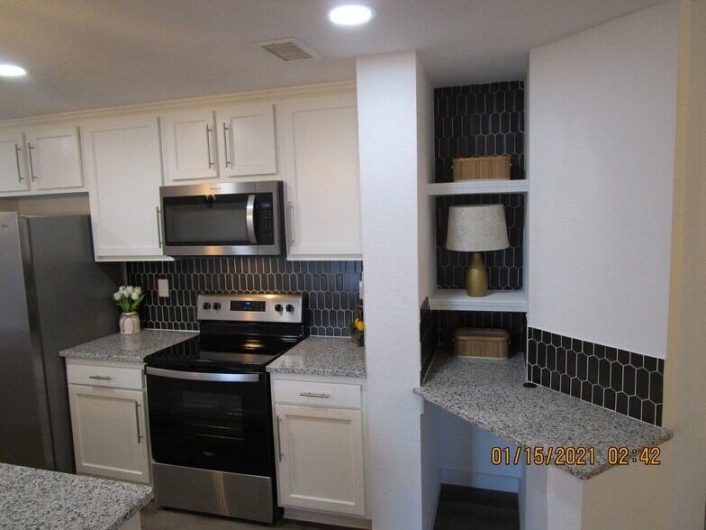 Building Photo - 410 S Villa San Marco Dr