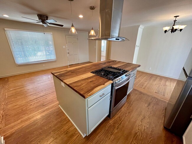 Building Photo - Exceptional Single Family House for Rent!