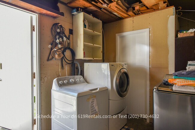 Building Photo - Remodeled 1 Bedroom, 1 Bath Apartment