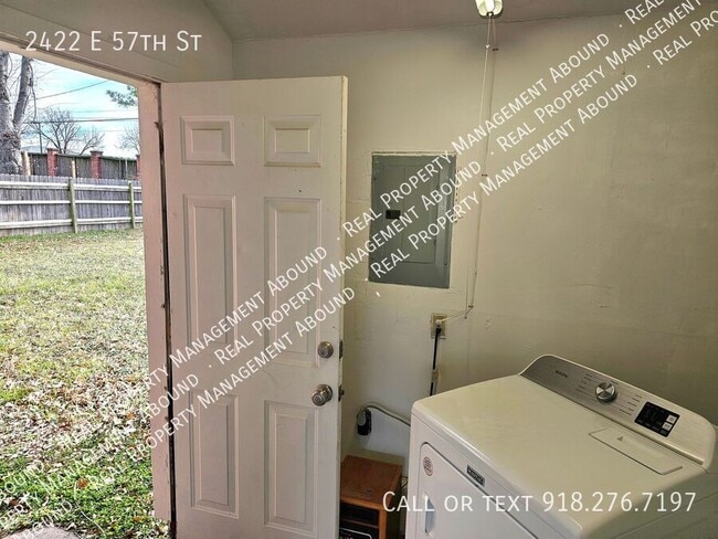 Building Photo - 2422 E 57th St