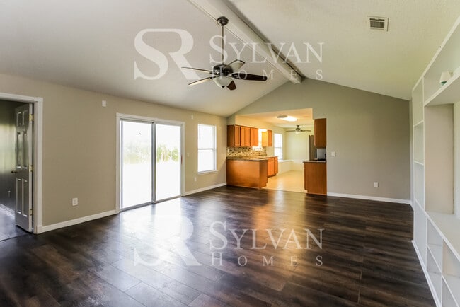 Building Photo - Gorgeous 3BR 2BA home with nice curb appeal