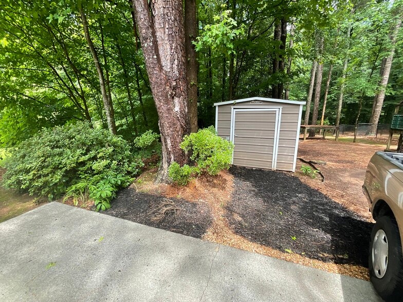 Storage shed - 1671 Glenwyck Pl