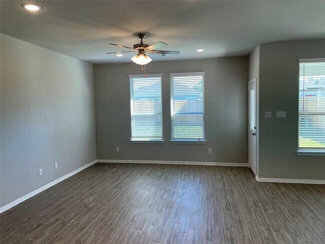 Building Photo - 24814 Sierra Laurel Ln