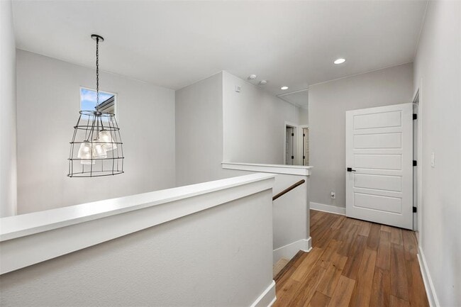 Building Photo - 408 W 16th St