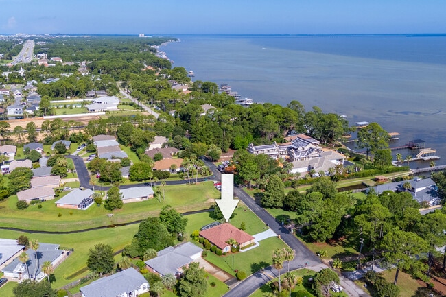 Building Photo - 437 S Shore Dr