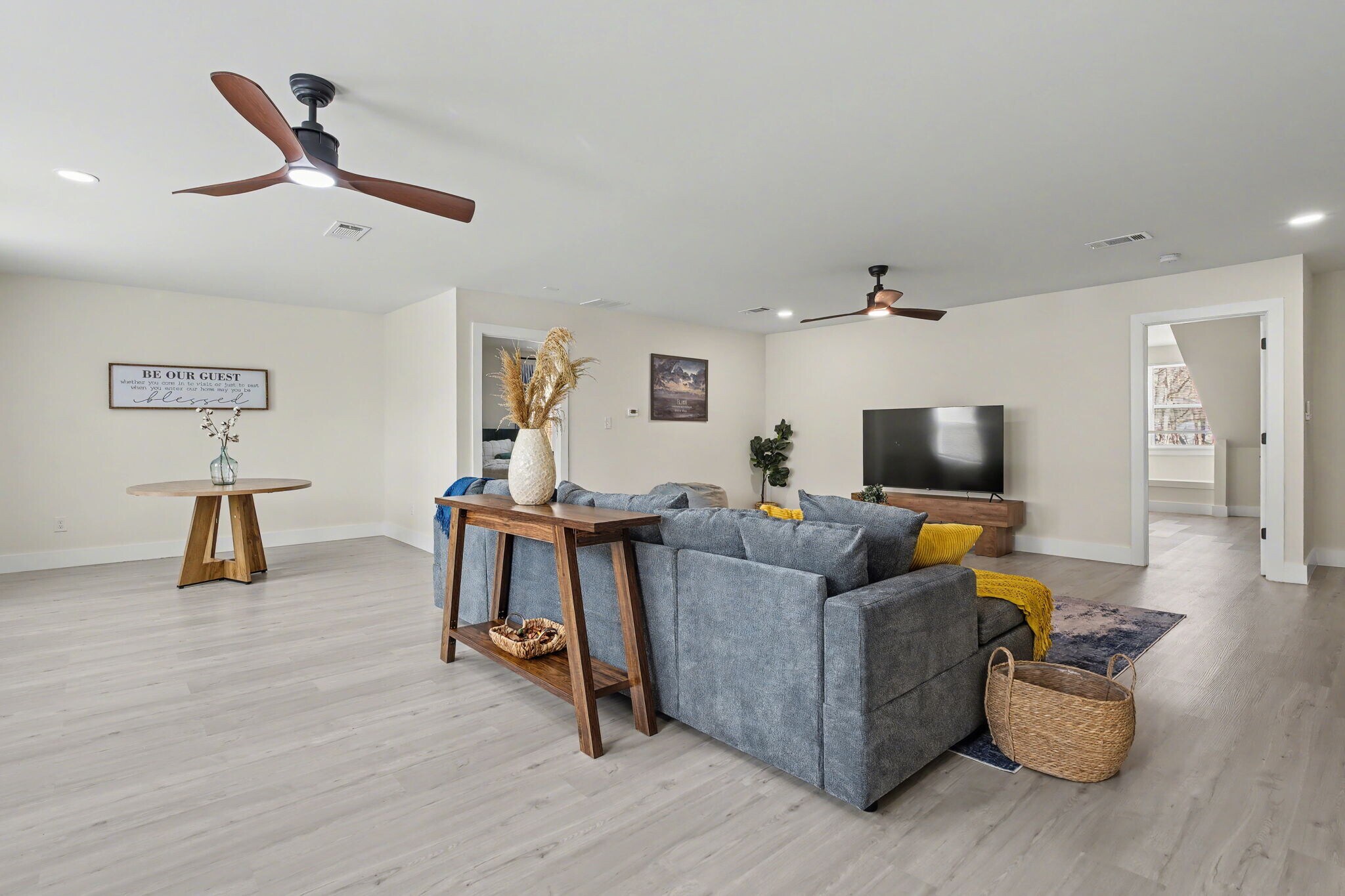 huge home teather - 9345 Rocky Woods Dr