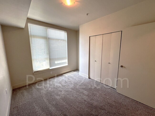 Building Photo - $250 Off!  1 Bedroom Condo in Downtown Tacoma