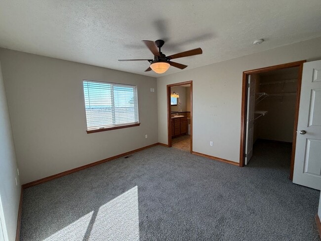 Building Photo - Spacious home in Airway Heights