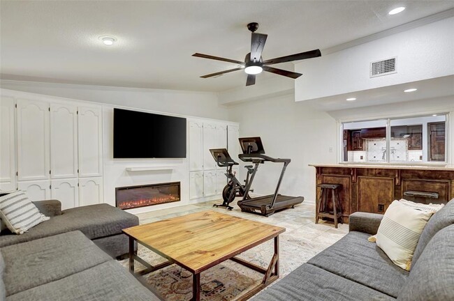 Building Photo - 3409 Lakeside Dr