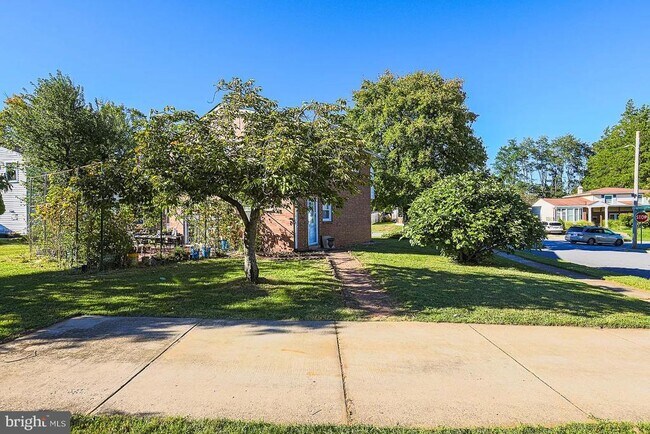Building Photo - 6820 Cherokee Dr