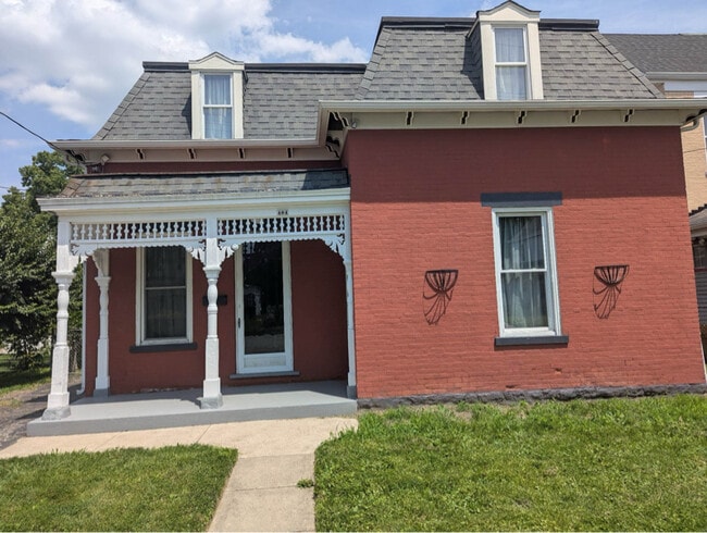 Primary Photo - 404 Mill St