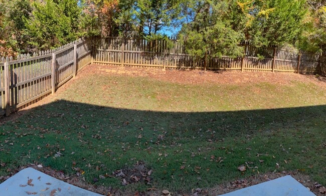 Building Photo - Quiet Neighborhood- Large family living!