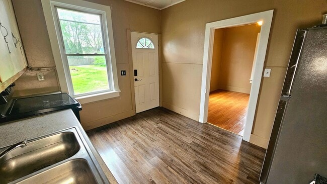 Building Photo - 490 Grand St