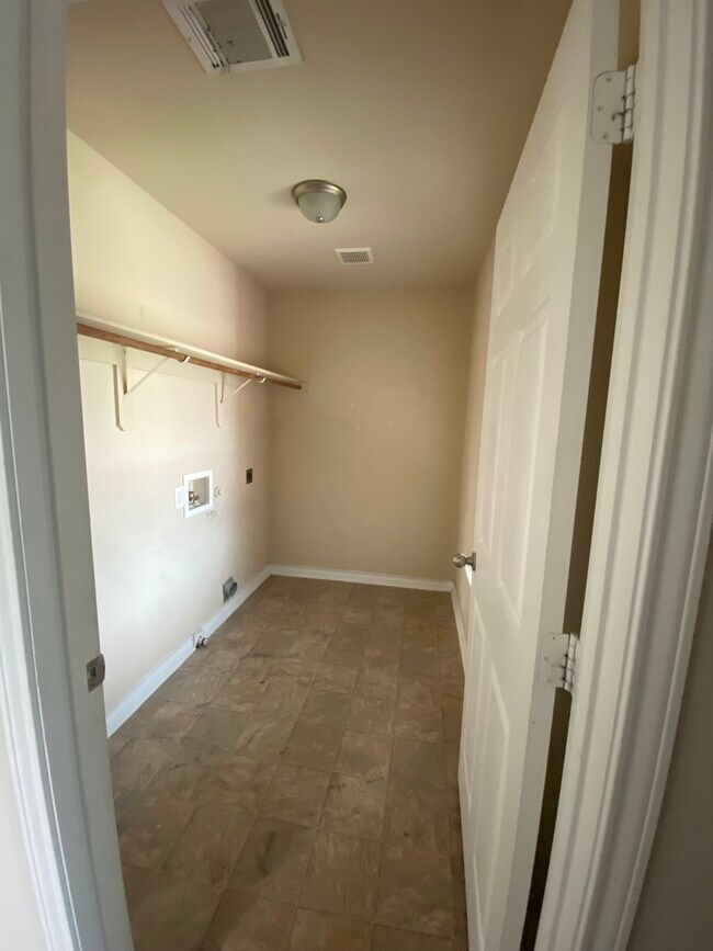 Building Photo - 267 Castleridge Dr