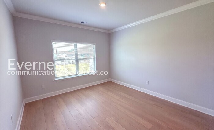 Building Photo - 22651 Donahue Dr