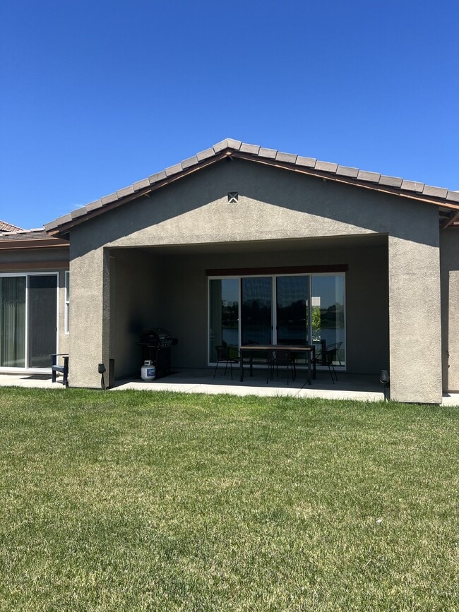 Building Photo - Stunning 4-Bed Lake View Home with Hardwood Floors