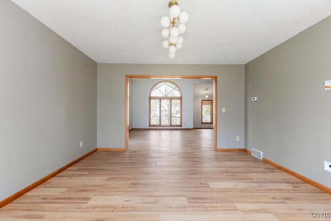Building Photo - 3293 Greenleafe Dr
