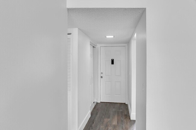 Building Photo - 7951 Southgate Blvd