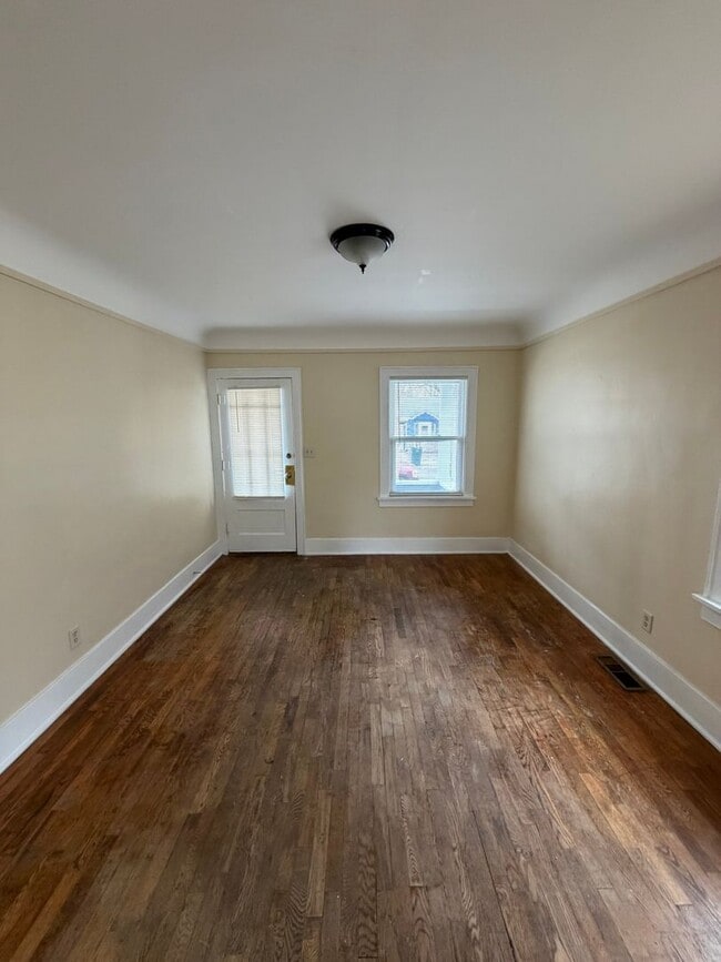 Building Photo - 2 Bed / 1 Bath House for Rent — Lansing, MI