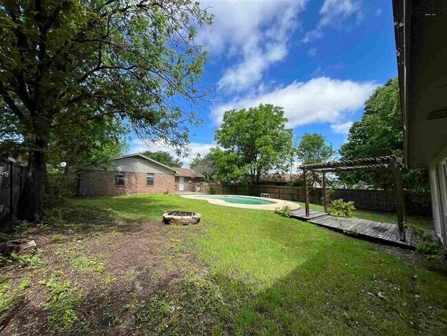 Building Photo - 5503 Hooper Dr