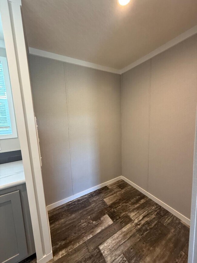 Building Photo - 4901 N Vaughn Rd