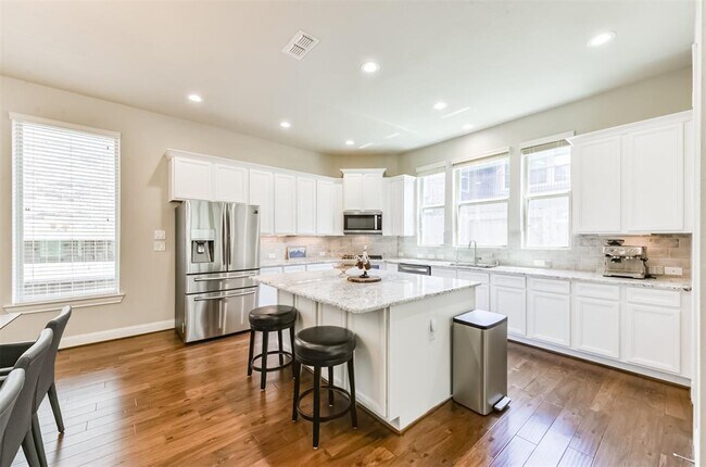 Building Photo - 18311 Harmony Bluff Ln