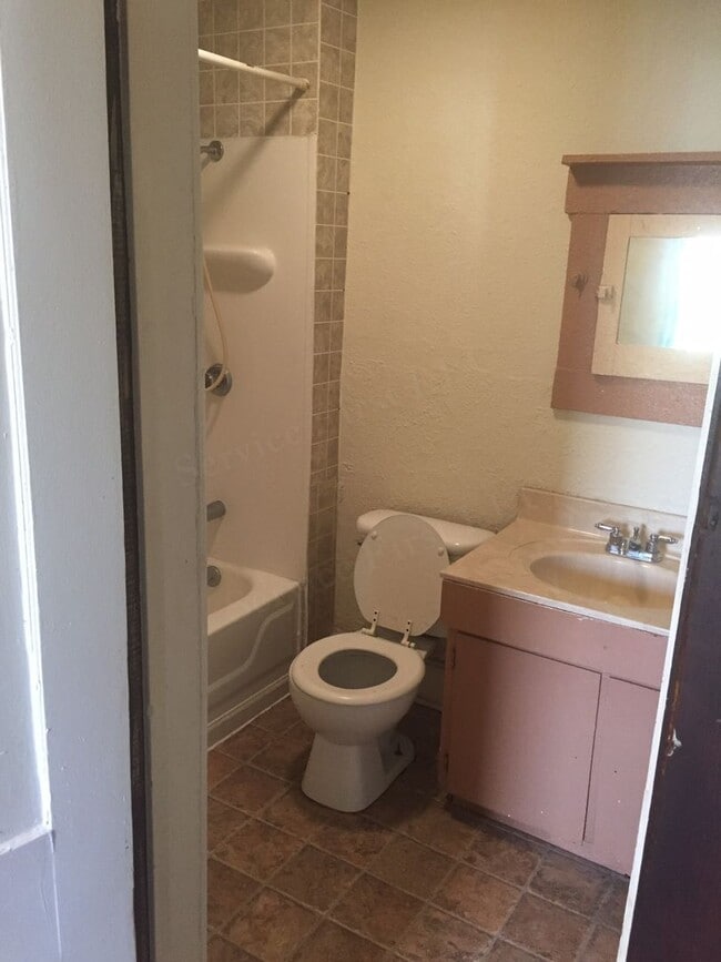 Building Photo - 1 Bed / 1 Bath House in Springfield, MO