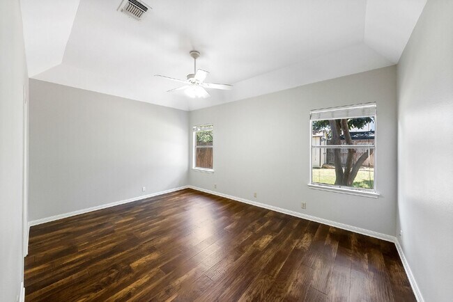 Building Photo - Spacious Cul De Sac Location Surrounded by...