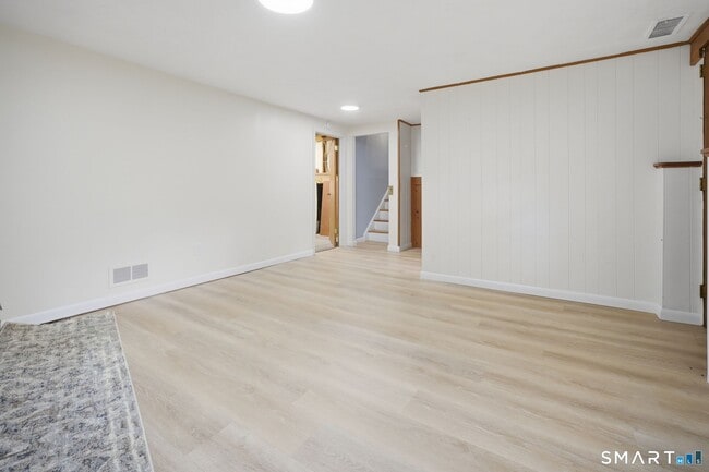 Building Photo - 28 Ashford Rd