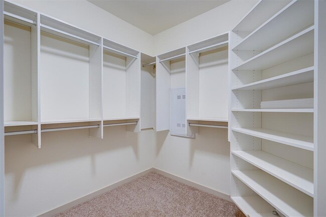 Building Photo - 4613 Tully Dr
