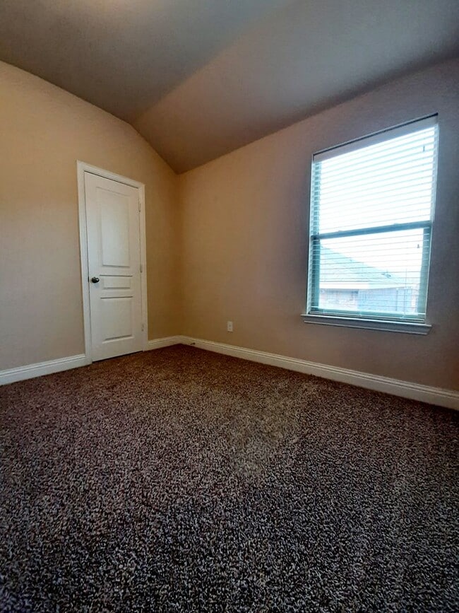 Building Photo - Beautiful 4 Bedroom, 2 Bath in sought after Arlington Neighborhood!