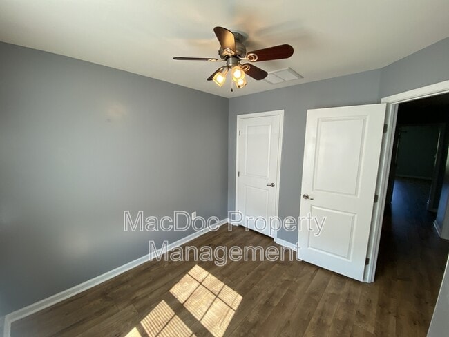 Building Photo - 302 Brenton Rd