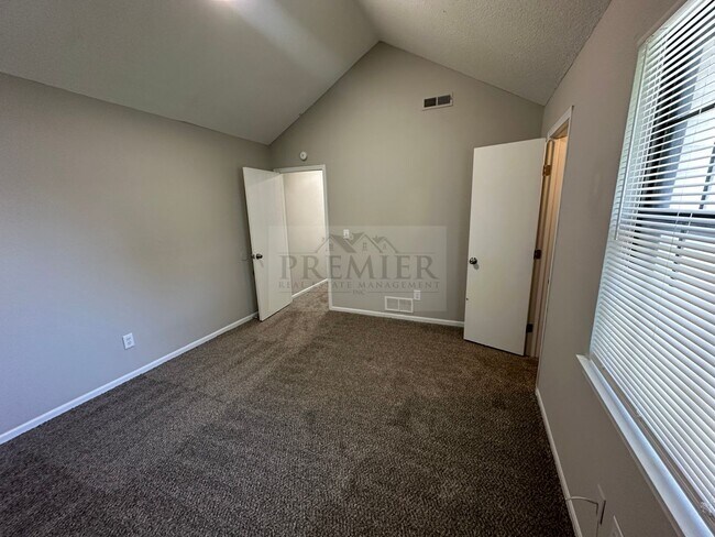 Building Photo - 3562 NE Independence Ave