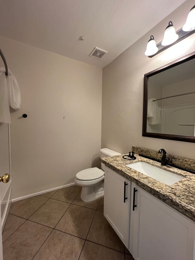Building Photo - Fabulous Gilbert Location near San Tan Mall